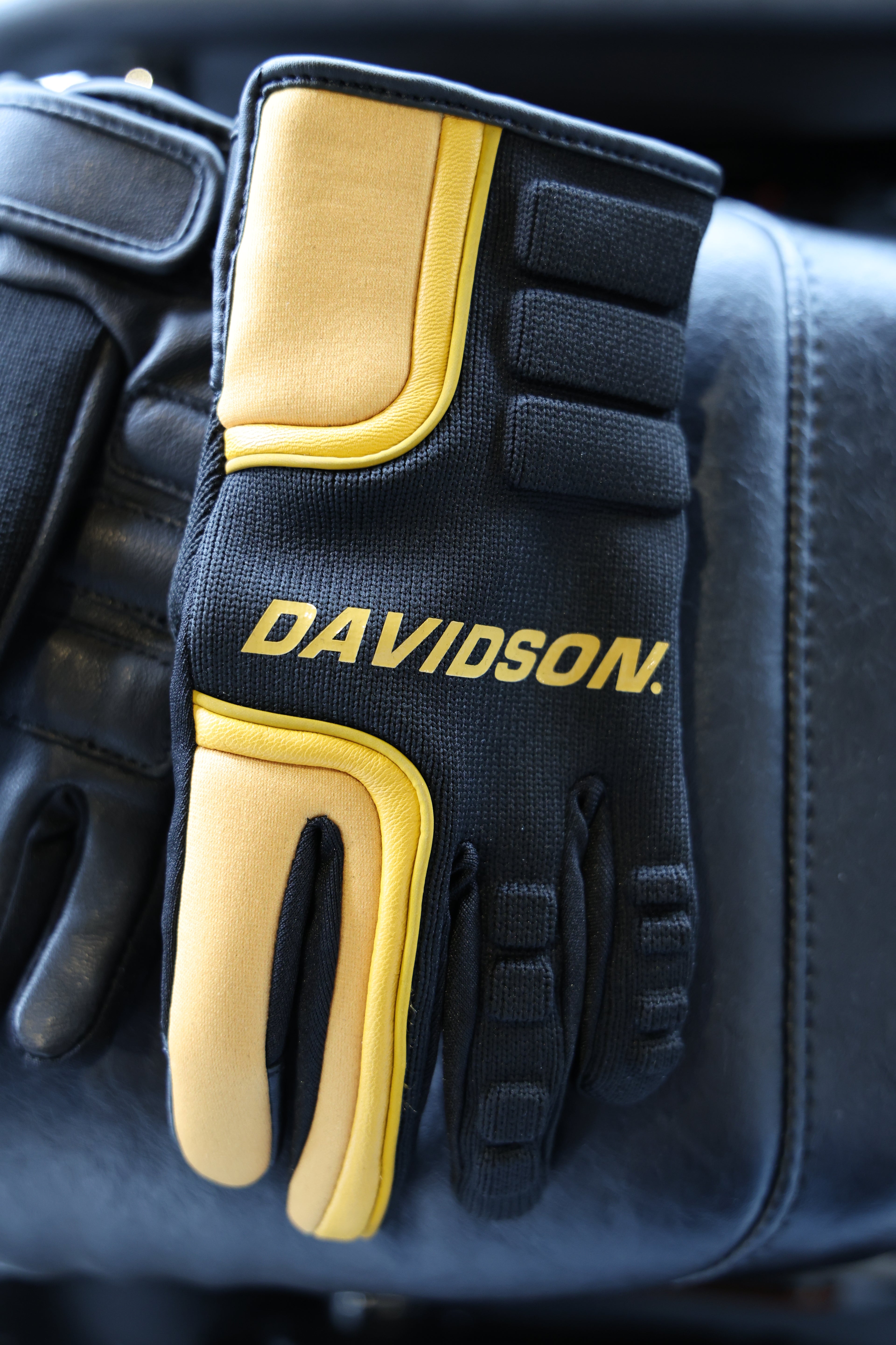 HARLEY-DAVIDSON® Women's H-D Waterproof Dyna Knit Mixed Media Gloves - Harley Black & Dandelion