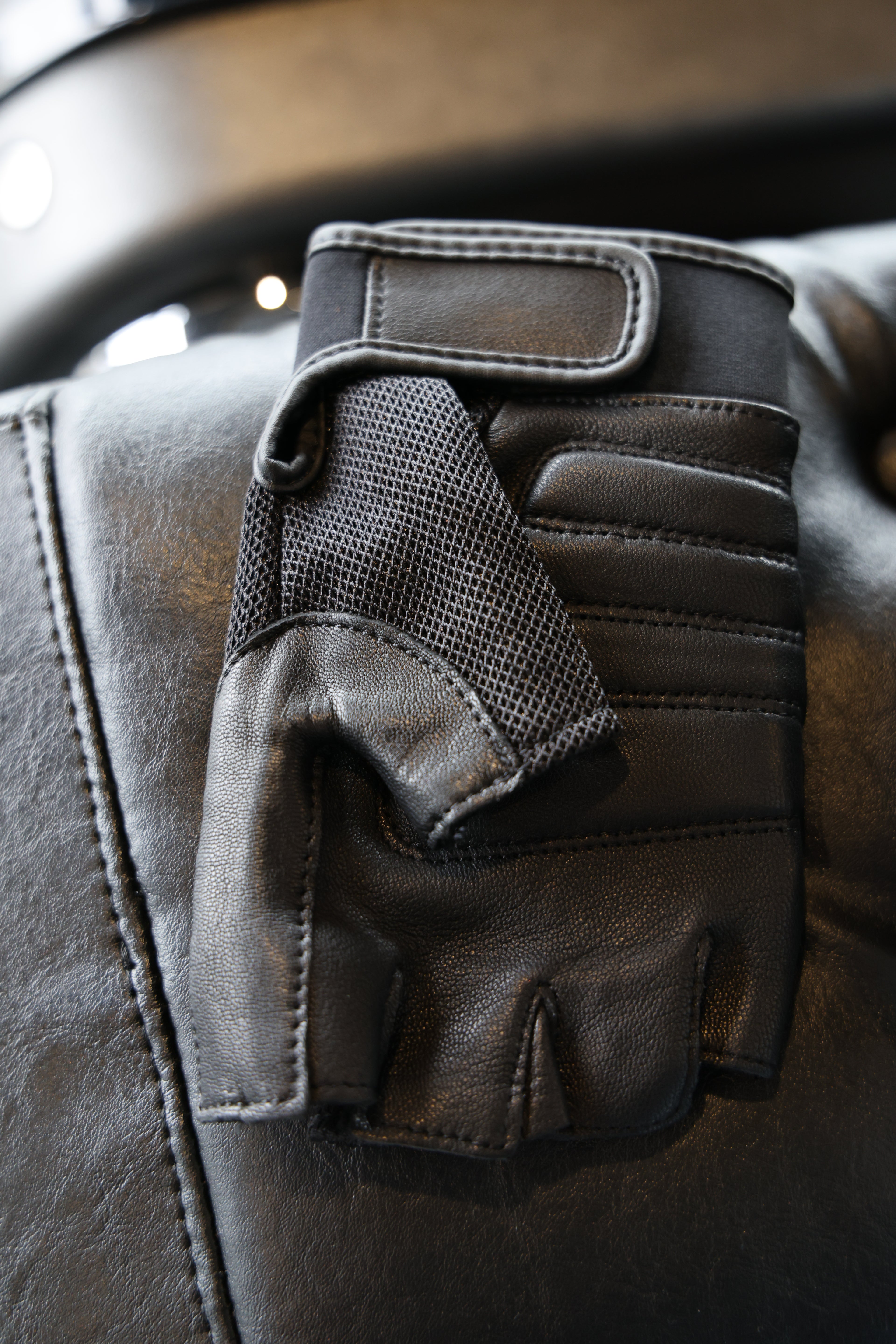 HARLEY-DAVIDSON® MEN'S WINGED SKULL FINGERLESS GLOVES