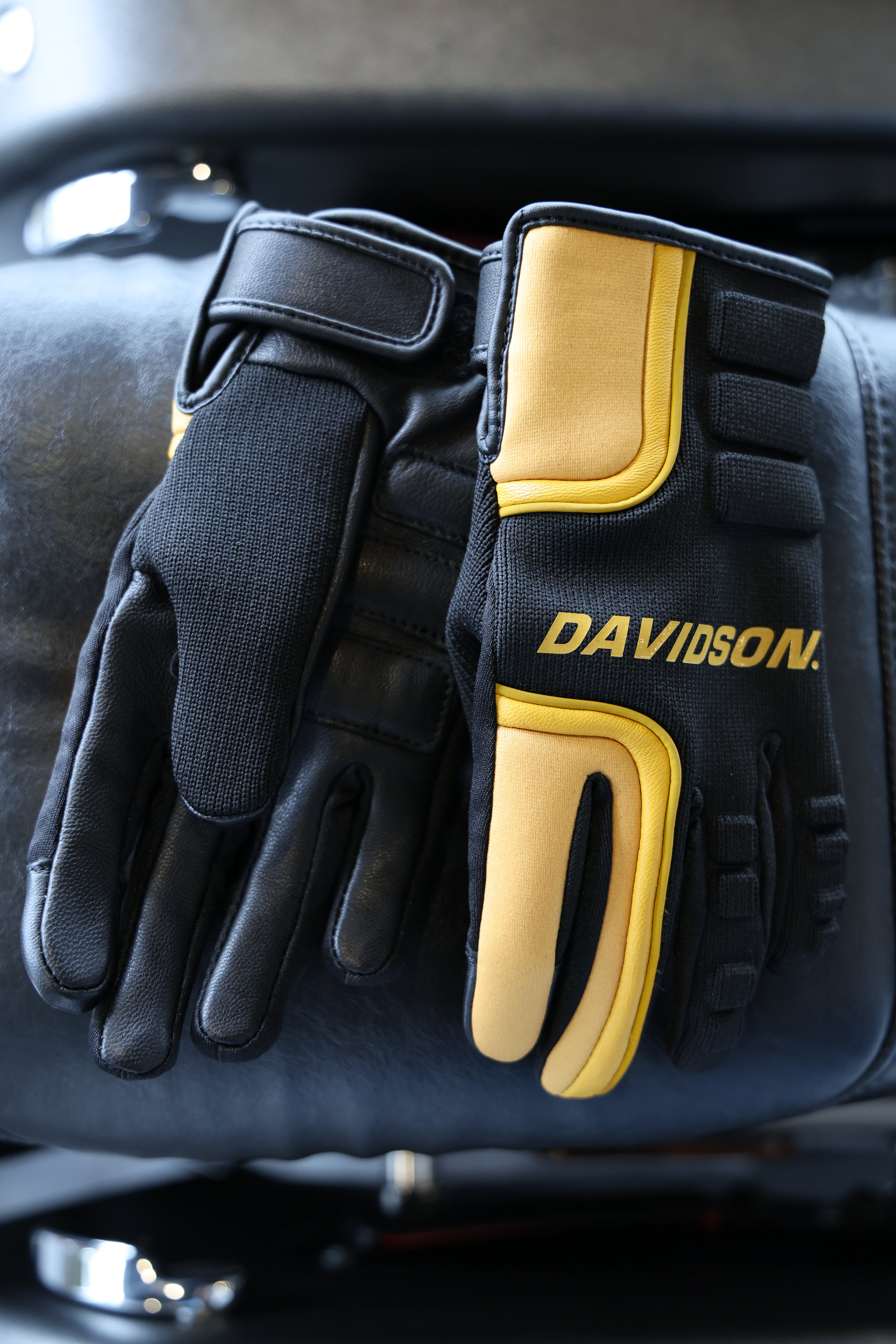 HARLEY-DAVIDSON® Women's H-D Waterproof Dyna Knit Mixed Media Gloves - Harley Black & Dandelion