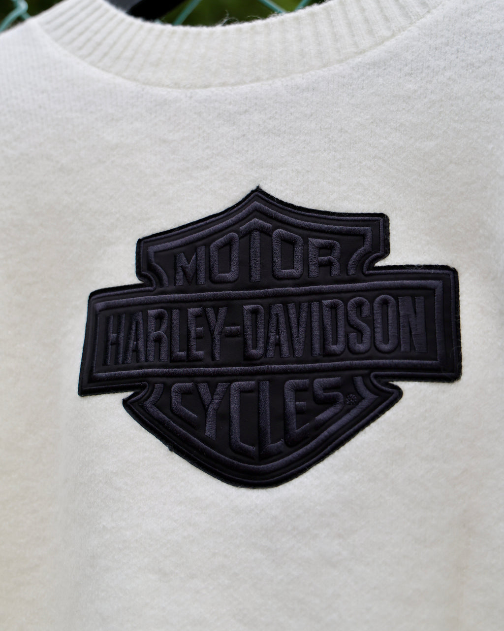 WOMEN'S BAR & SHIELD SWEATER