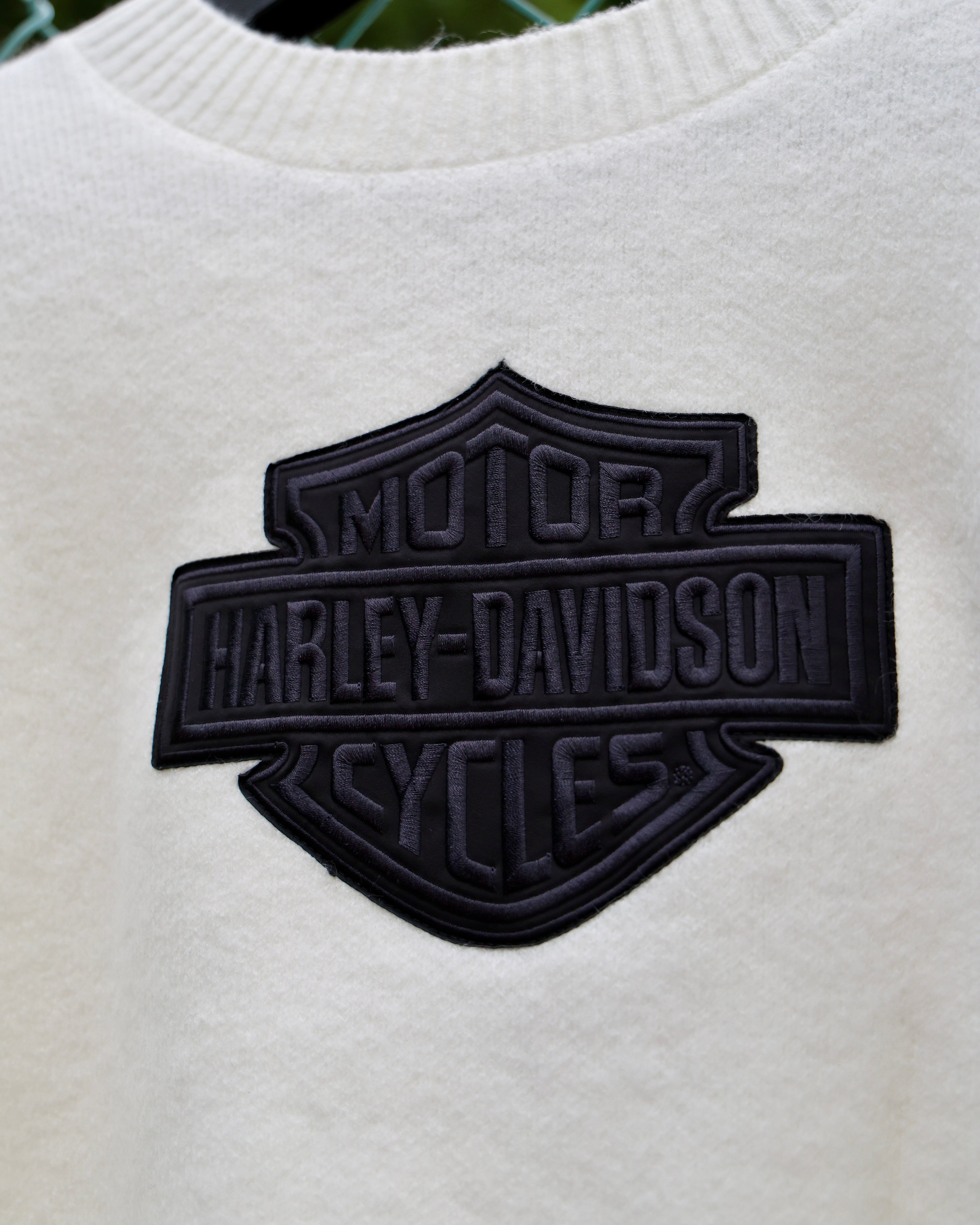 WOMEN'S BAR & SHIELD SWEATER